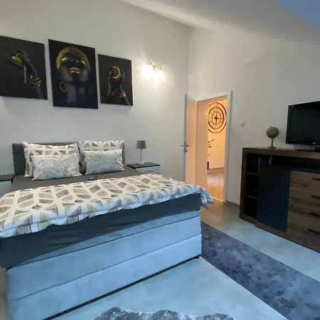 Kula 2 Apartment